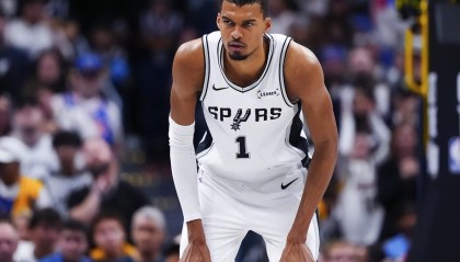 开云下载-39分15板5帽！文班成NBA历史第一人：东部冠军已无悬念！