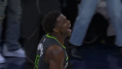 开云体育-19分逆转马刺！爱德华兹赛后仰天长啸 很高兴啊！